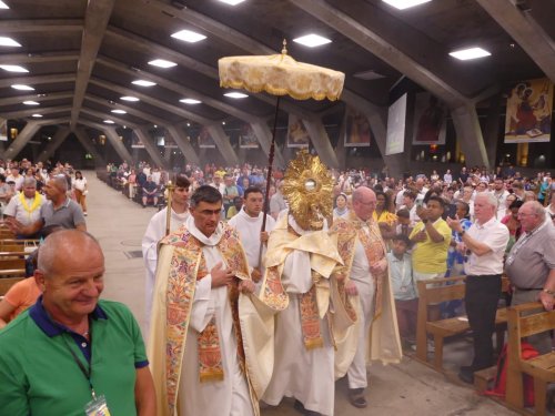 2025 08 08-07-procession-eucharistique-15