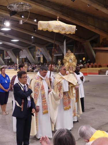 2025 08 08-07-procession-eucharistique-16