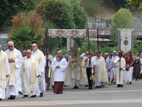 2026 08 06-08-Procession-eucharistique-19