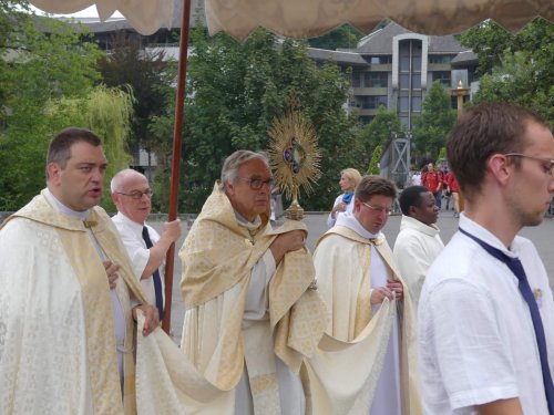 2026 08 06-08-Procession-eucharistique-21