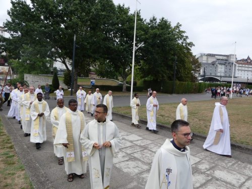 2026 08 06-08-Procession-eucharistique-23