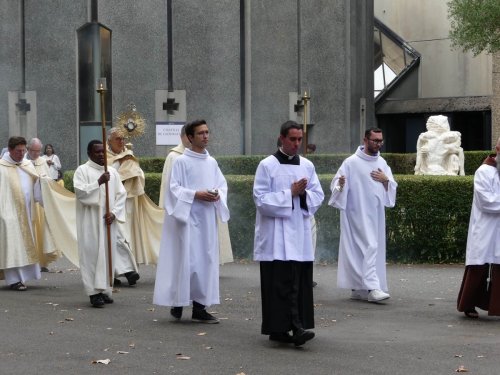 2026 08 06-08-Procession-eucharistique-4