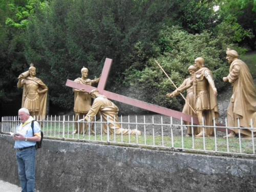 03-jesus-tombe-pour-la-1ere-fois